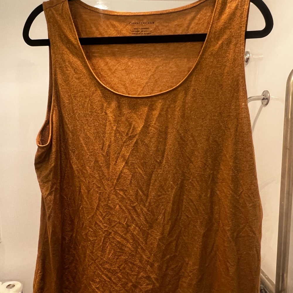 Accentuating tank top